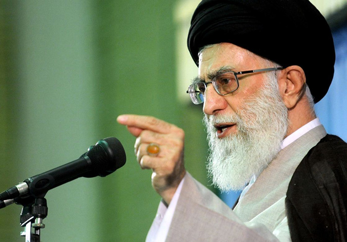 مستندات | امام خامنه ای | اگر ملتی مثل بَره رام باشد، قدرت‌ها رهایش نمی‌کنند