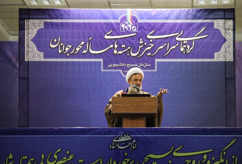 گردهمایی سراسری دانشجویان بسیجی | چرا بیانیۀ گام دوم، بیشتر خطاب به جوان‌هاست نه مسئولین؟/ بین مردم و دولت، یک حلقۀ سازمان‌دهی‌کننده باید ایجاد شود